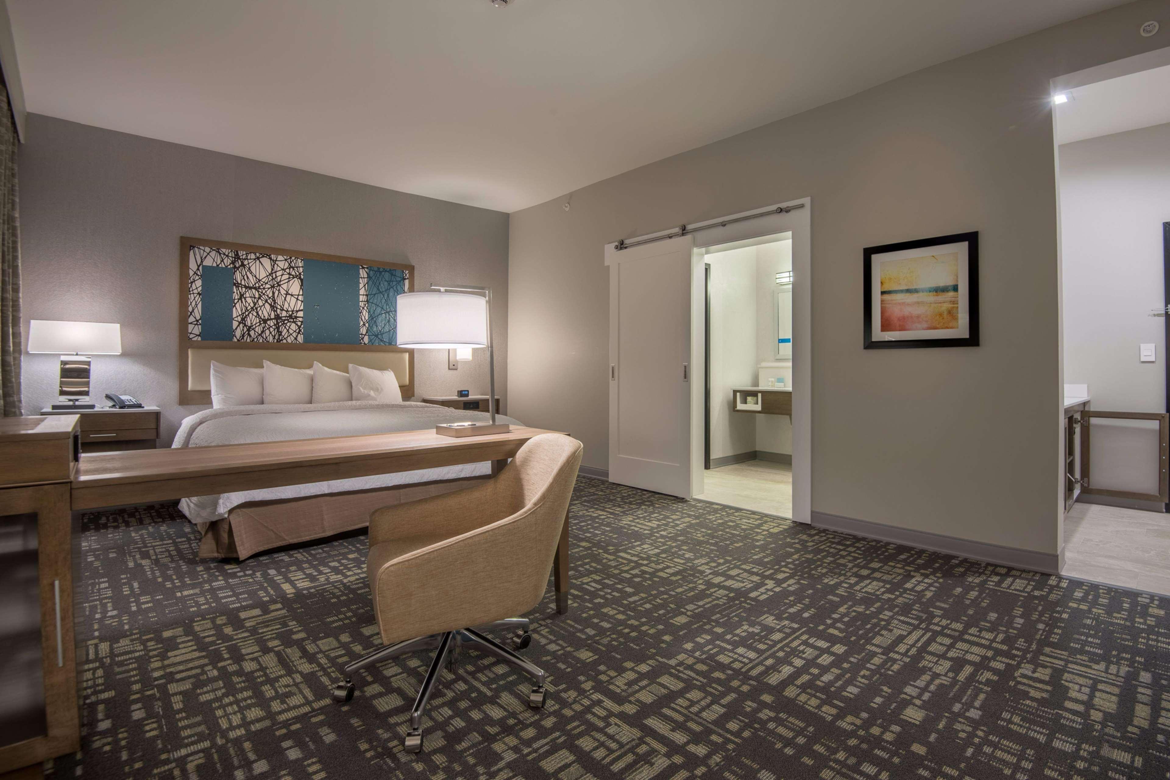 Hampton Inn & Suites Dallas-The Colony Exterior photo